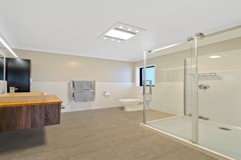 Photo of property in 52 Harbour Crest Drive, Waiuku, 2123