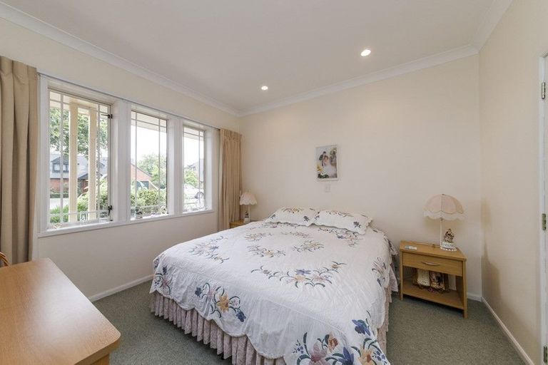 Photo of property in 4 The Oaks, Awapuni, Palmerston North, 4412