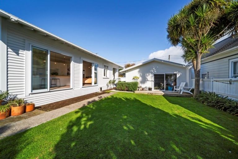 Photo of property in 25 Mount Edgcumbe Street, New Plymouth, 4310