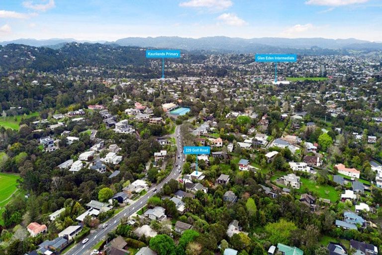 Photo of property in 229 Golf Road, Titirangi, Auckland, 0604