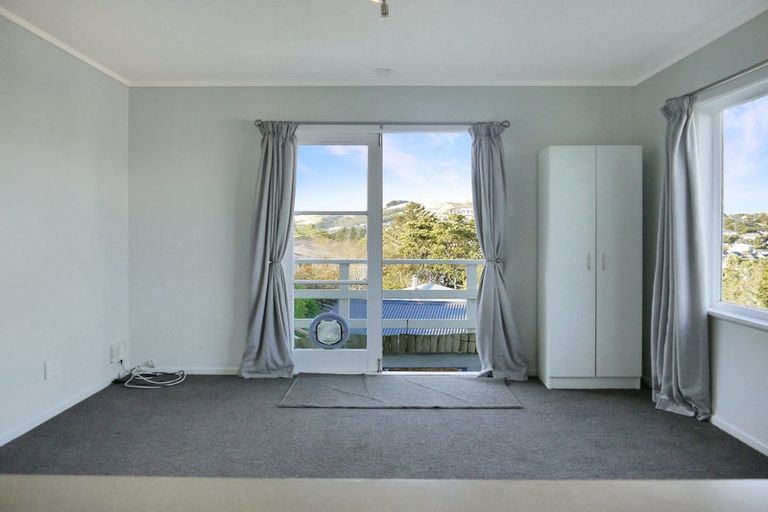Photo of property in 34 Stewart Drive, Newlands, Wellington, 6037