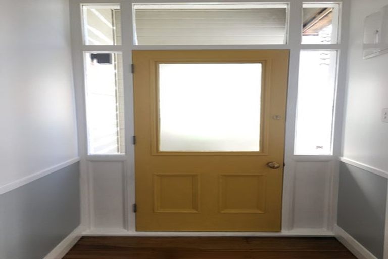 Photo of property in 232 Sutherland Road, Lyall Bay, Wellington, 6022