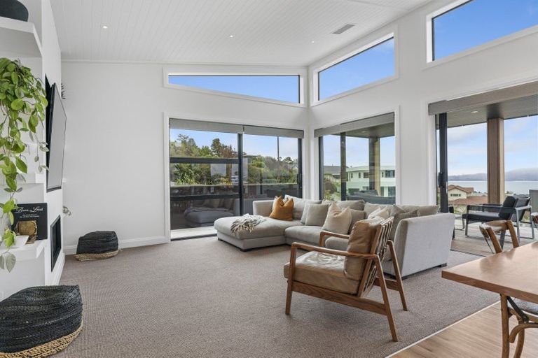 Photo of property in 33 Botanical Heights Drive, Waipahihi, Taupo, 3330