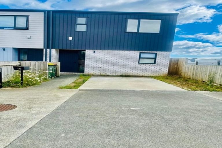 Photo of property in 16 Dorothy Thorpe Way, New Lynn, 0600