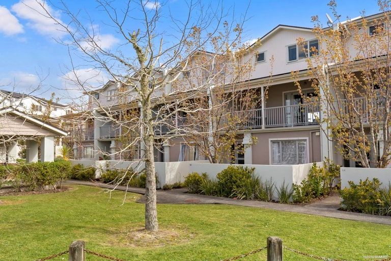 Photo of property in The Rise, 8/11 Hatfield Place, Albany Heights, Auckland, 0632