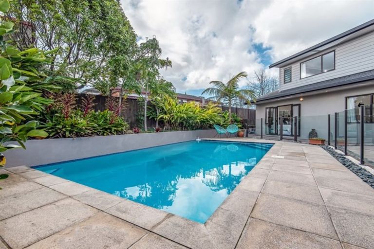 Photo of property in 21 Deanna Drive, West Harbour, Auckland, 0618