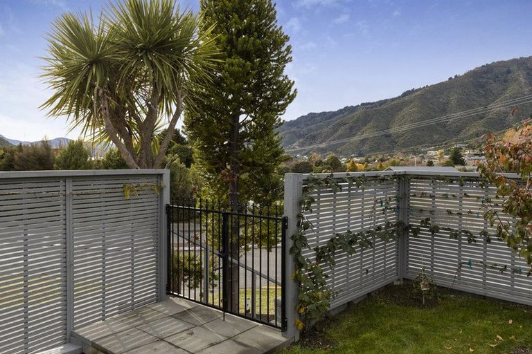 Photo of property in 10 Admiralty Place, Waikawa, Picton, 7220