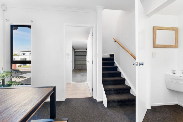 Photo of property in 3/4 Charlenne Close, Ranui, Auckland, 0612