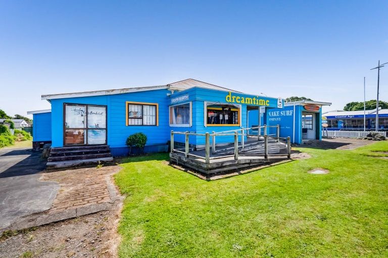 Photo of property in 102 Tasman Street, Opunake, 4616