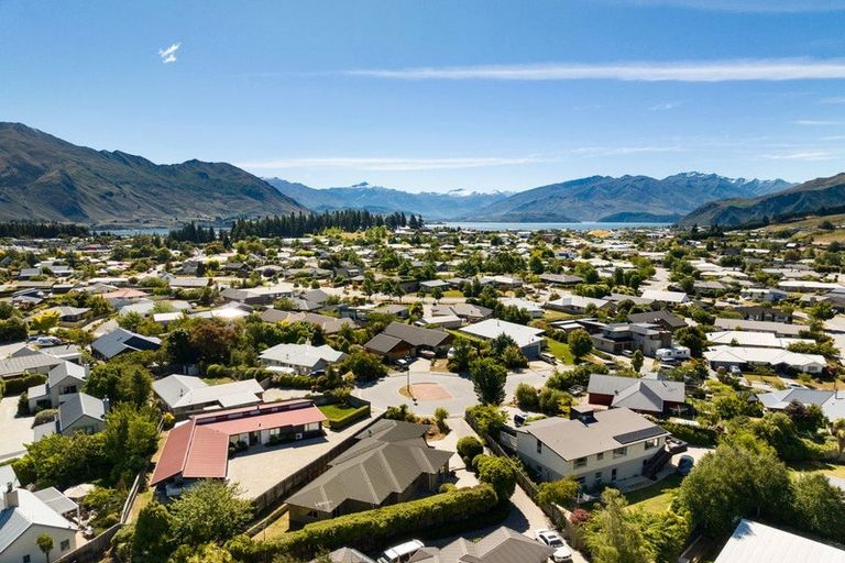 Photo of property in 9a Juno Place, Wanaka, 9305