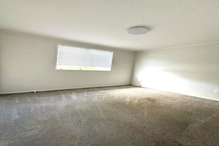 Photo of property in 104 Kemp Road, Massey, Auckland, 0614