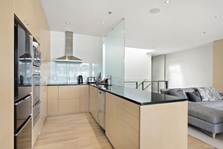 Photo of property in Sanctum Apartment, 10 Ebor Street, Te Aro, Wellington, 6011