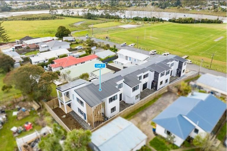 Photo of property in 7/122 Archibald Road, Kelston, Auckland, 0602