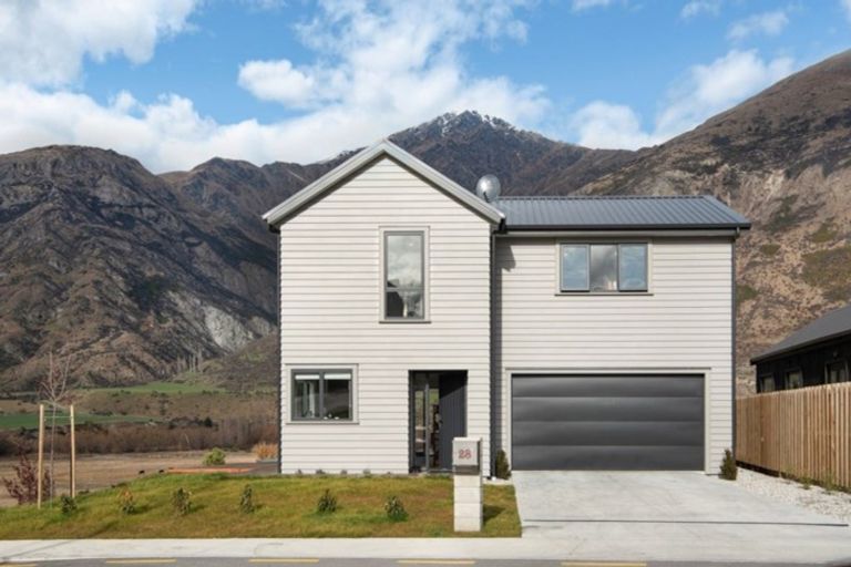 Photo of property in 28 Hayes Creek Road, Lake Hayes Estate, Queenstown, 9304