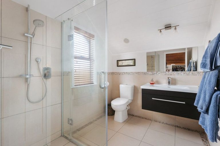 Photo of property in 15 Knightsbridge Place, Bethlehem, Tauranga, 3110