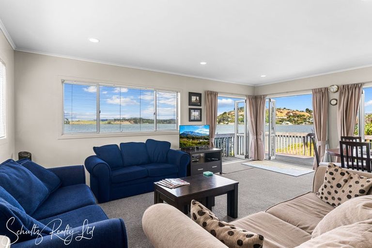 Photo of property in 1 Rigby Street, Whakapirau, 0583