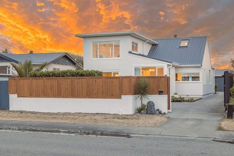 Photo of property in 35 Marine Parade, North New Brighton, Christchurch, 8083