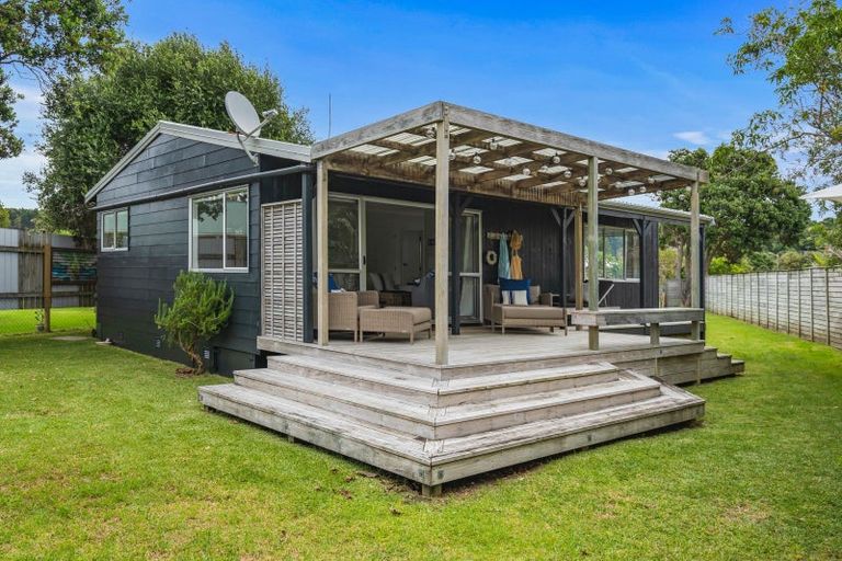 Photo of property in 8 Ringer Avenue, Matapouri, Whangarei, 0173