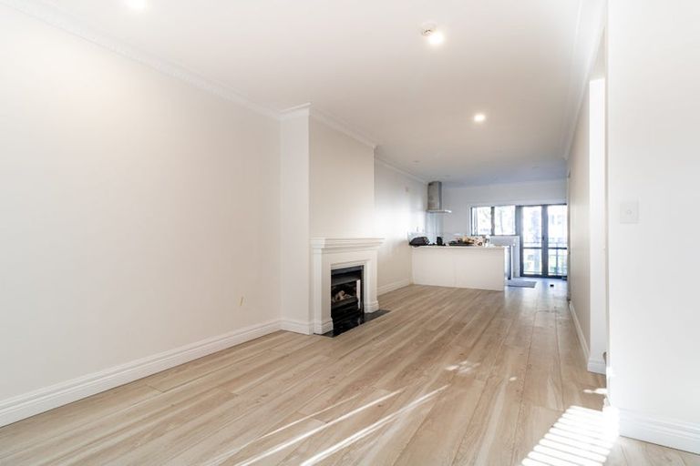 Photo of property in 1/177 Hurstmere Road, Takapuna, Auckland, 0622