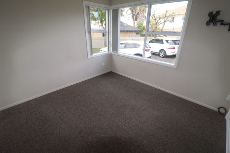 Photo of property in 81 Sturges Road, Henderson, Auckland, 0612