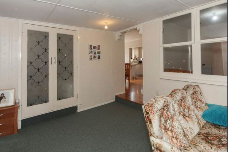 Photo of property in 24 Coniston Avenue, Te Atatu South, Auckland, 0610