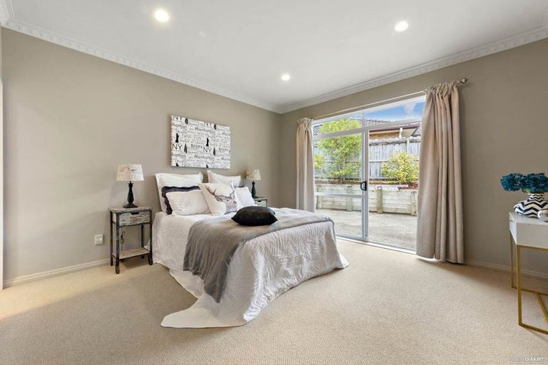 Photo of property in 8 Elkstone Place, Henderson, Auckland, 0612