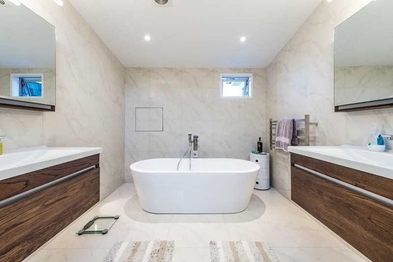 Photo of property in 37b View Road, Campbells Bay, Auckland, 0630