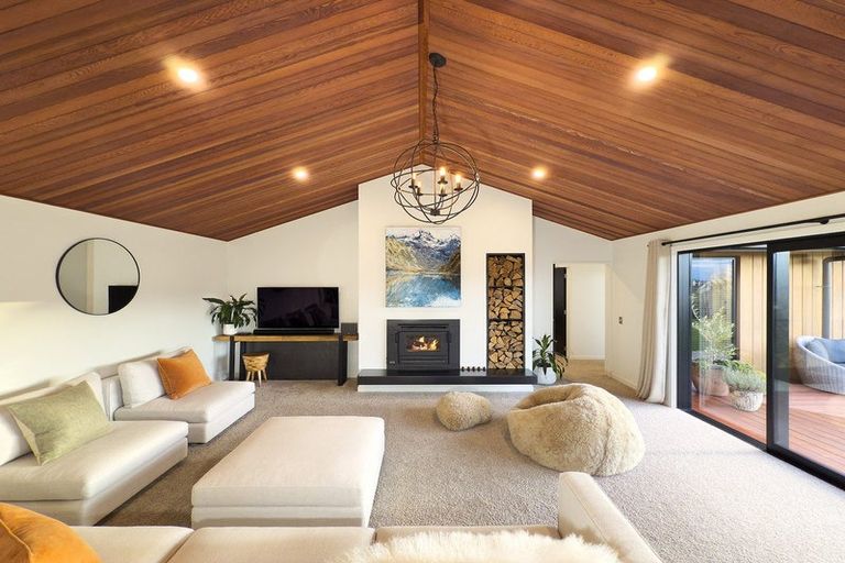 Photo of property in 6a Kinross Lane, Jacks Point, Queenstown, 9371