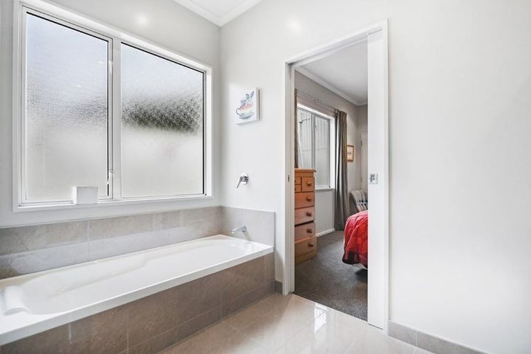 Photo of property in 14 Maurice Knowles Lane, Cashmere, Christchurch, 8022