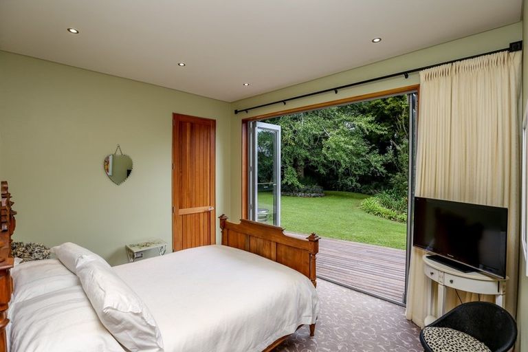 Photo of property in 531 South Road, Omata, New Plymouth, 4374