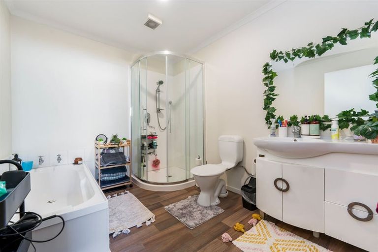 Photo of property in 1/322 West Coast Road, Glen Eden, Auckland, 0602