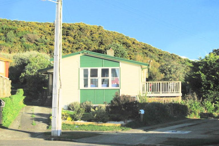 Photo of property in 33 Northumberland Street, Cannons Creek, Porirua, 5024