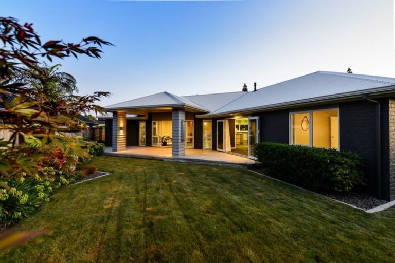 Photo of property in 2 Amokura Crescent, Flagstaff, Hamilton, 3210