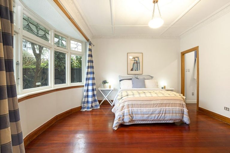 Photo of property in 92 Townsend Road, Miramar, Wellington, 6022