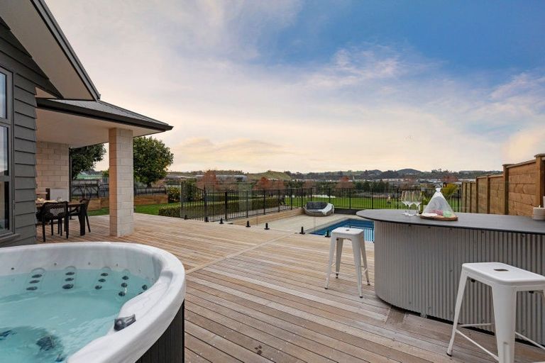 Photo of property in 160 Lakes Boulevard, Pyes Pa, Tauranga, 3112