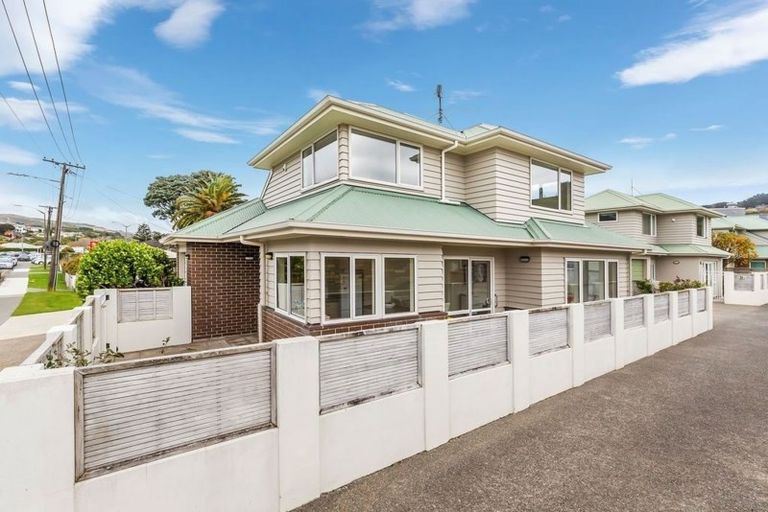 Photo of property in 53 Oxford Street, Tawa, Wellington, 5028