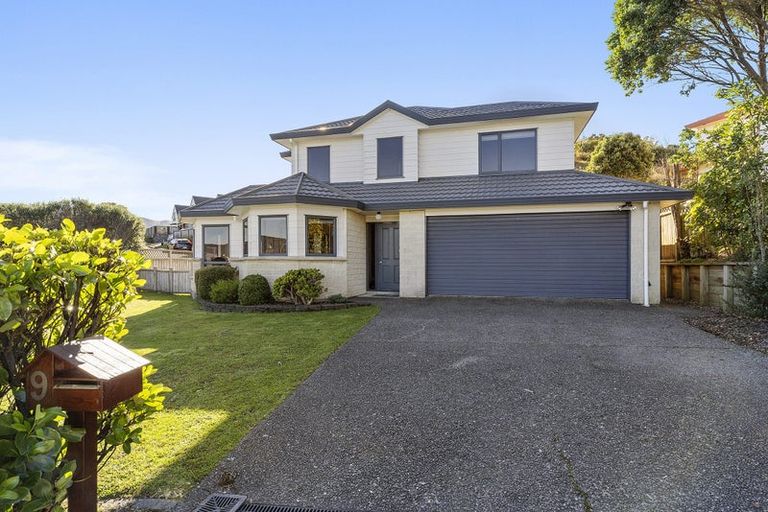Photo of property in 9 Kilkelly Close, Tawa, Wellington, 5028