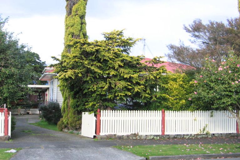 Photo of property in 41 Waterloo Crescent, Hokowhitu, Palmerston North, 4410