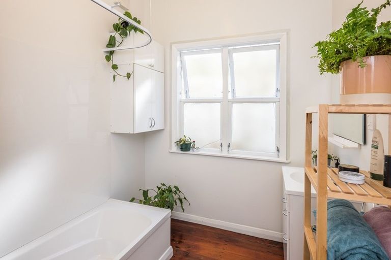 Photo of property in 446 Adelaide Road, Berhampore, Wellington, 6023