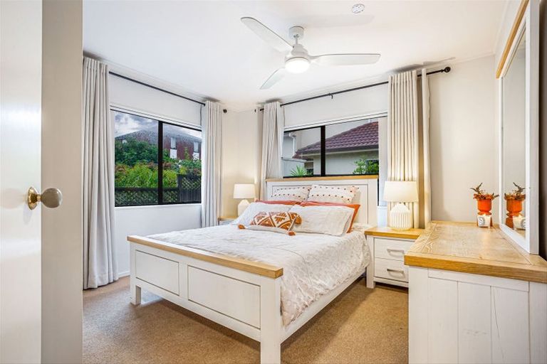 Photo of property in 1/1 Bluefin Way, West Harbour, Auckland, 0618