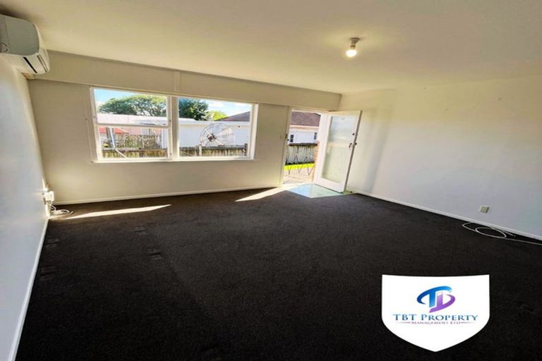 Photo of property in 2/16 Blacklock Avenue, Henderson, Auckland, 0612