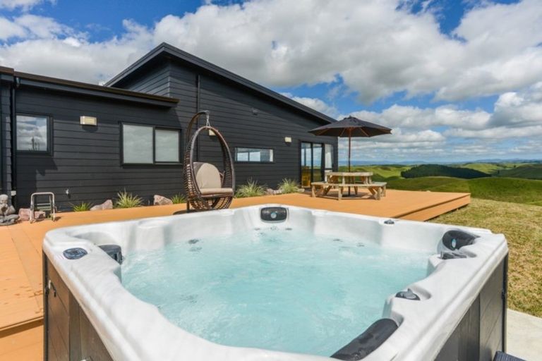 Photo of property in 71 Pirau Road, Fernhill, Napier, 4183