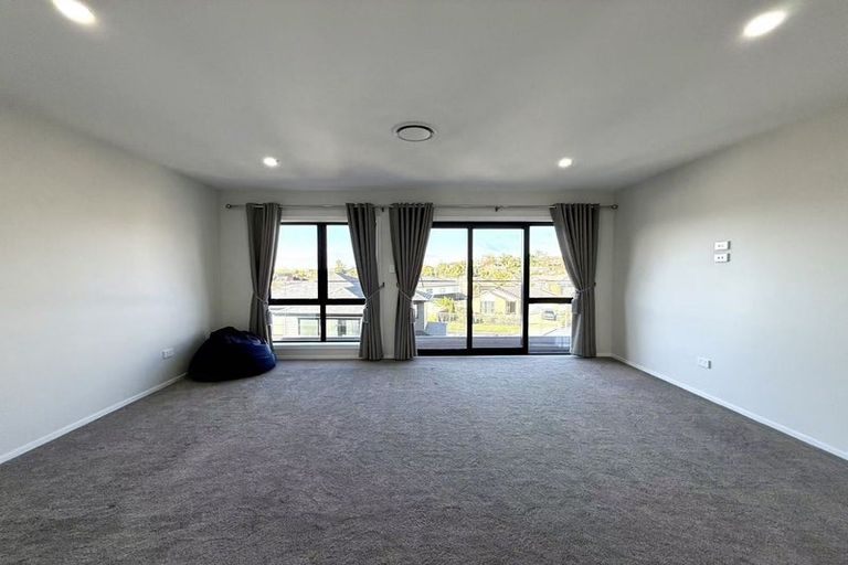 Photo of property in 4 Tawapou Close, Massey, Auckland, 0614