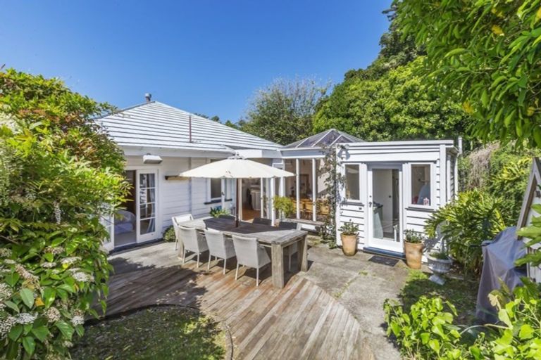 Photo of property in 225 Marine Parade, Seatoun, Wellington, 6022