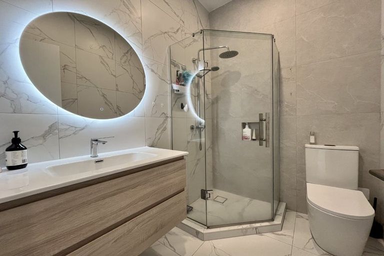 Photo of property in 27d Dawnhaven Drive, Te Atatu Peninsula, Auckland, 0610