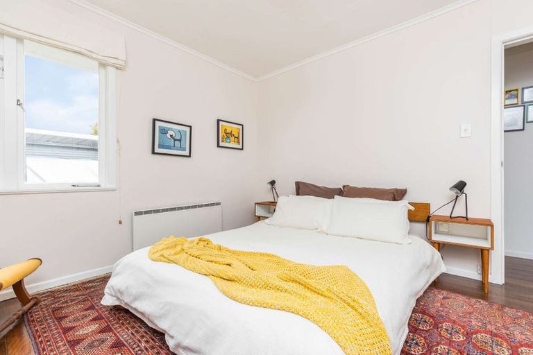 Photo of property in 2/16 Cresta Avenue, Beach Haven, Auckland, 0626