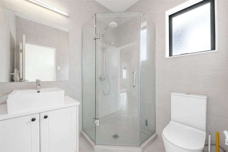 Photo of property in 83 Drumbuoy Drive, Flat Bush, Auckland, 2019