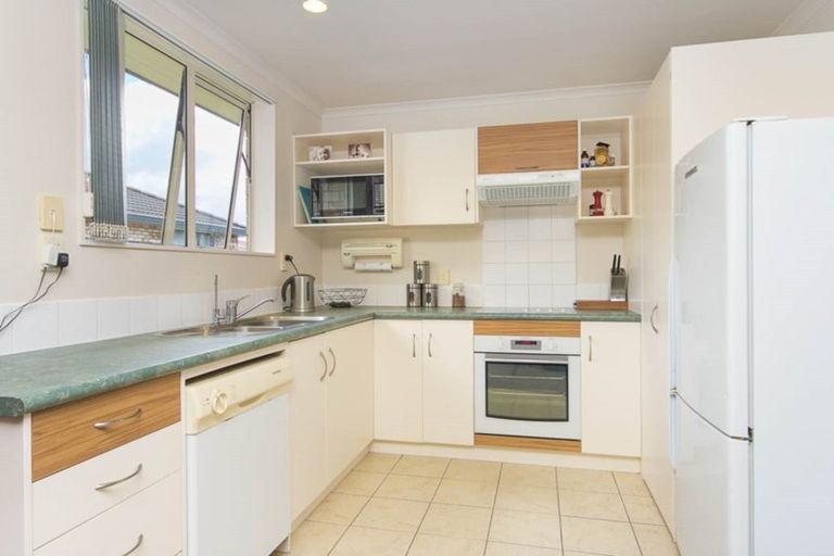 Photo of property in 18 Ranch Place, Pukekohe, 2120