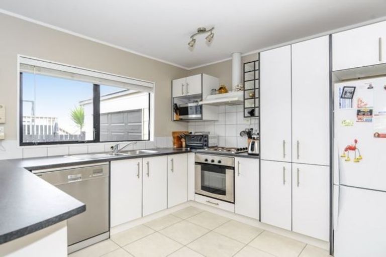 Property details for 76b Panorama Road, Mount Wellington, Auckland, 1060