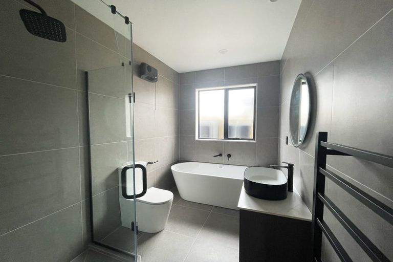 Photo of property in 31 Cara Avenue, Kumeu, 0810